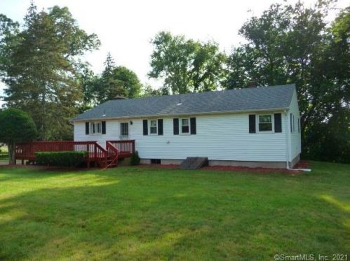 899 Old Rock Hill Rd, Wallingford CT  06492-3950 exterior