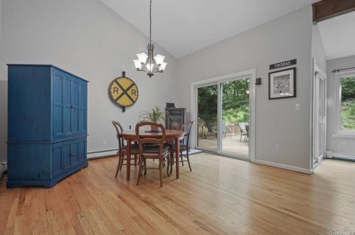 5 Highview Ter, Somers Town NY  10589-2800 exterior