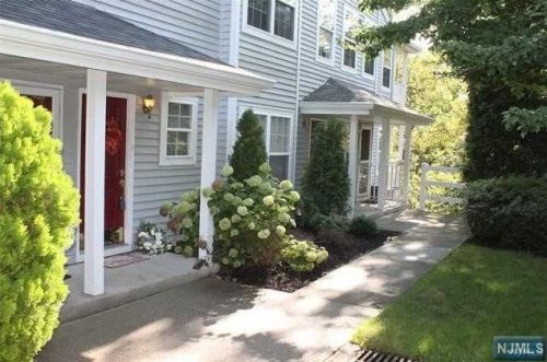 1362 Oxford St, Mahwah NJ  07430-3260 exterior