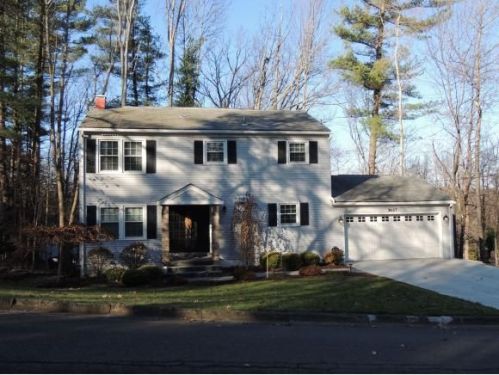 2067 Colchester Dr, Binghamton, NY 13903-3109