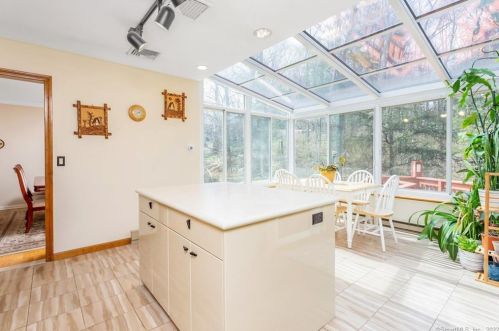 163 Barncroft Rd, Stamford CT 06902-1253 exterior