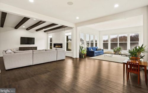 10244 Forest Lake Dr, Great Falls VA  22066-3609 exterior