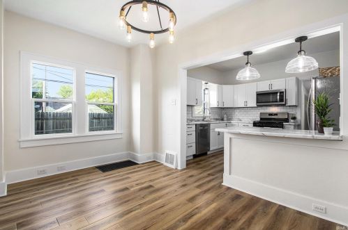 206 Meridian St, Mishawaka IN  46544-1673 exterior