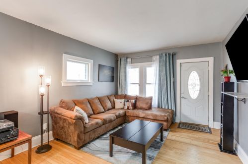 816 74th St, Kenosha, WI 53143-5426