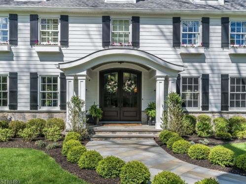 873 Apache Rd, Franklin Lakes, NJ 07417-2801