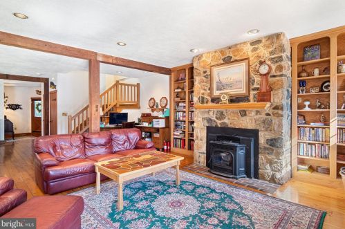 222 Longspur Dr, Wilmington DE  19808-4363 exterior