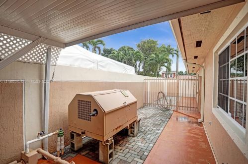 7215 15th Ave, Hialeah FL  33014-3805 exterior