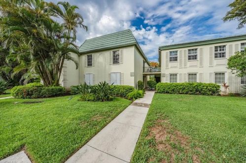 121 Bobolink Way, Naples FL  34105-2576 exterior