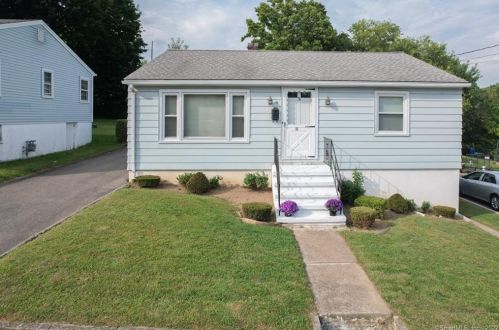 31 Hillview Ave, Waterbury, CT 06704-2639