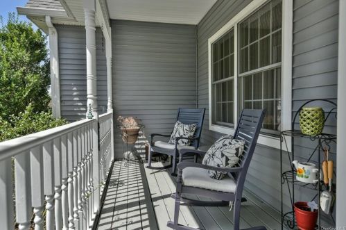 1 Stone Meadow Ln, Airmont, NY 10901-7729