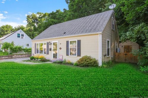 20 Bethpage Dr, Bethel, CT 06801-2304