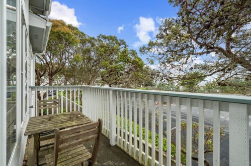 23 Outlook Cir, Pacifica CA  94044-2146 exterior