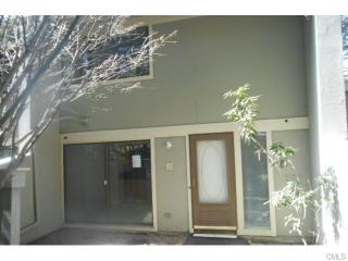 9 Clubhouse Dr, Woodbury CT  06798-3205 exterior