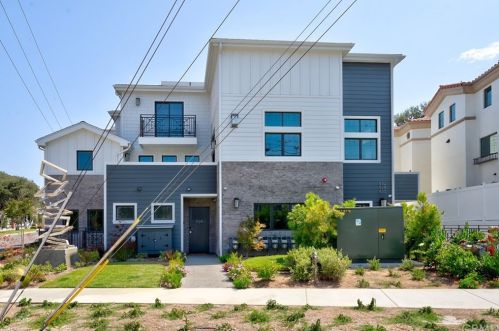 530 Elena Ave, Redondo Beach, CA 90277-2160