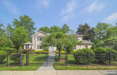 106 Alpine Dr, Closter, NJ 07624-2841
