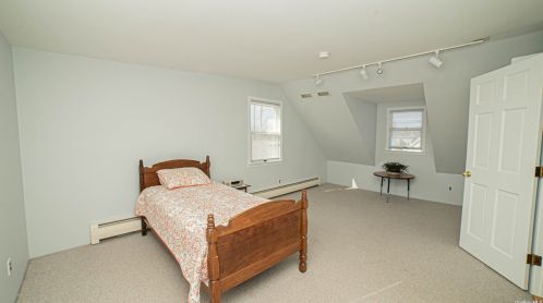 259 Nevada St, North Lindenhurst NY  11757-5204 exterior