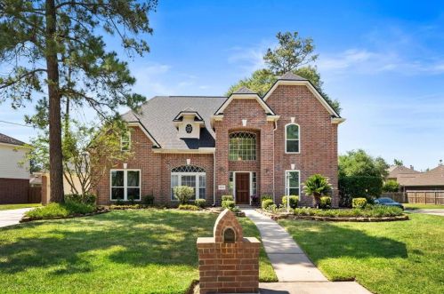 9202 Forest Creek Dr, Tomball, TX 77375-5159