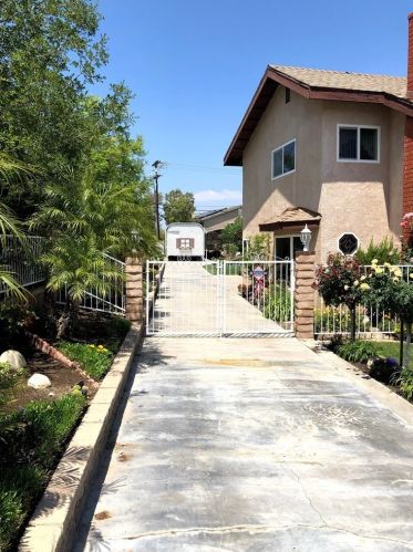 19435 Green Mountain Dr, Santa Clarita, CA 91321-2165
