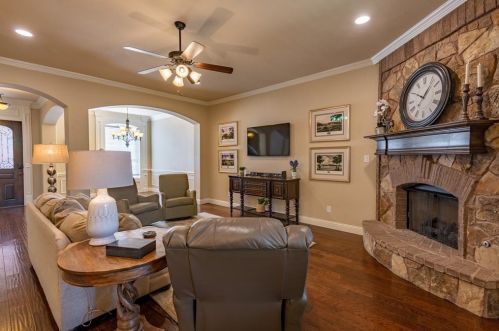 7405 Park Place Dr, Fort Worth, TX 76182-6067