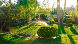 1042 Oak Dr, Vista, CA 92084-4653