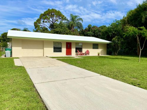 4707 Sunset Blvd, Fort Pierce, FL 34982-7135