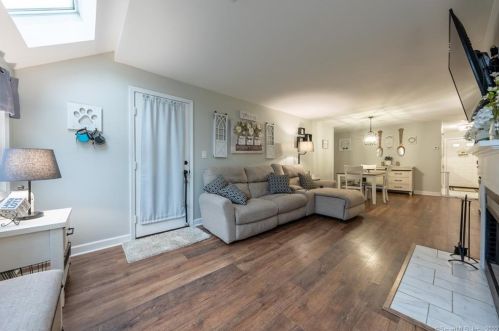 1400 Hartford Tpke, North Haven, CT 06473-2166