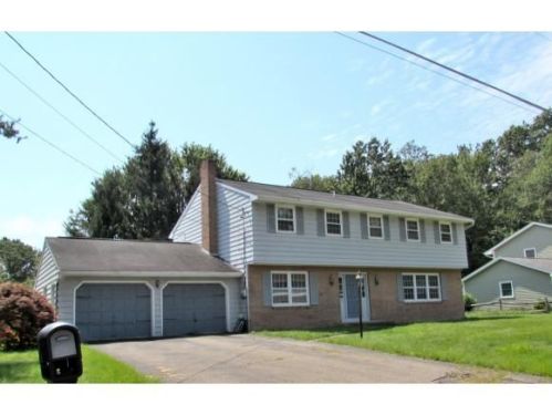 2524 Rhonda Dr, Vestal, NY