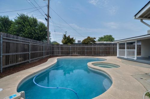 2020 Tokay Ave, Turlock CA  95380-4345 exterior