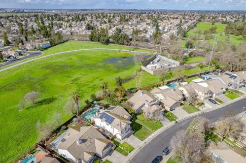 8856 Hiddenspring Way, Elk Grove CA  95758-6153 exterior