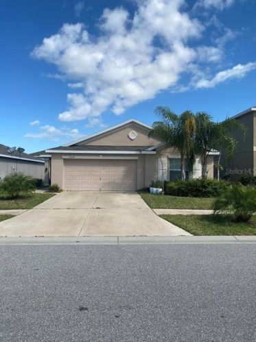 10528 Standing Stone Dr, Wimauma, FL 33598