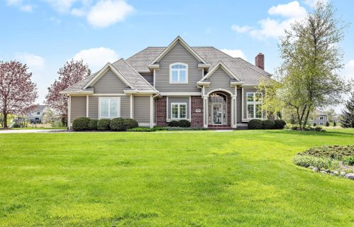 8611 Daventry Rd, Thiensville, WI 53097-3447
