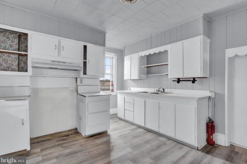 2161 Newville Rd, Carlisle PA  17015-7747 exterior