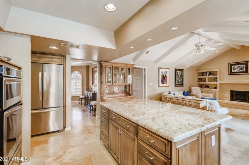 5421 Paradise Dr, Scottsdale AZ 85260-5515 exterior