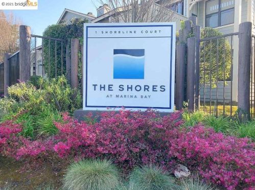 44 Lakeshore Ct, Richmond, CA 94804-7420