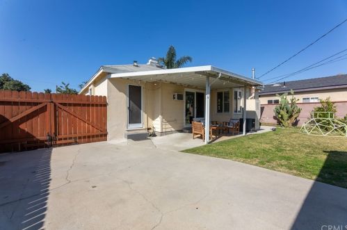 6028 Dunrobin Ave, Lakewood CA  90713-1034 exterior