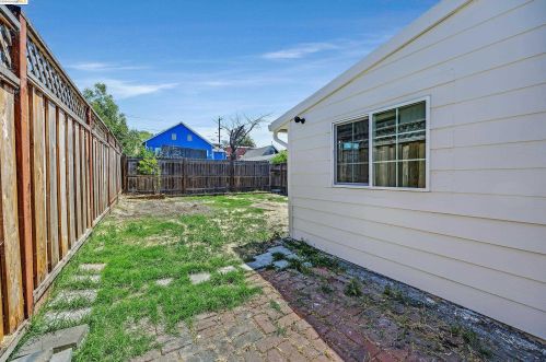 4726 Congress Ave, Oakland CA  94601-4706 exterior