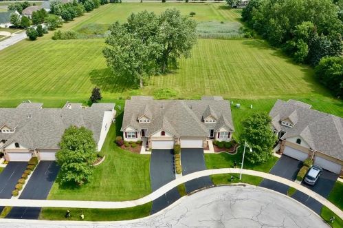 1131 Stommel Pl, Dyer, IN 46311-1658