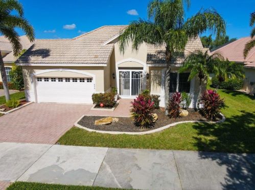650 Lake Charles Cir, Fort Pierce, FL 34986-3429