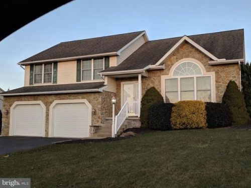 145 Sunrise Ln, Swartzville, PA 17569-9471