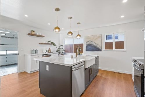2980 Oakmont Dr, San Bruno CA  94066-1244 exterior