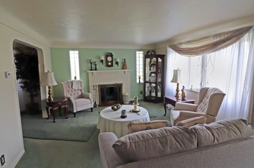 53 Wayne Ave, Jeannette, PA 15644-3152