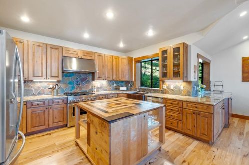 11298 Ski Slope Way, Truckee CA  96161-6603 exterior