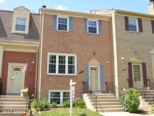 9776 Lakepointe Dr, Springfield VA  22015-1823 exterior