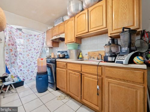 6613 Guyer Ave, Philadelphia PA 19142-2602 exterior