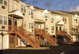 1202 Crescent Dr, North Tarrytown NY  10591-5816 exterior