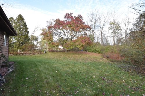 8801 Hart Dr, Waterford WI  53185-1364 exterior