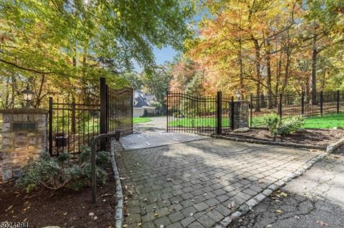 12 Cobblefield Dr, Bernardsville, NJ 07924-1301