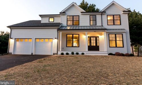 19 Karena Ln, Trenton, NJ 08648-2813