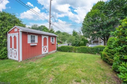 56 Shore Rd, Parsippany NJ  07834-1143 exterior