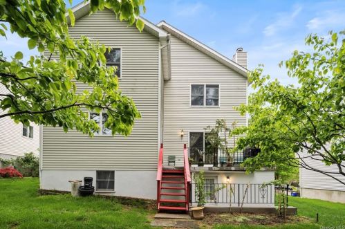 22 Kensington Ave, Thornwood NY  10594-1144 exterior